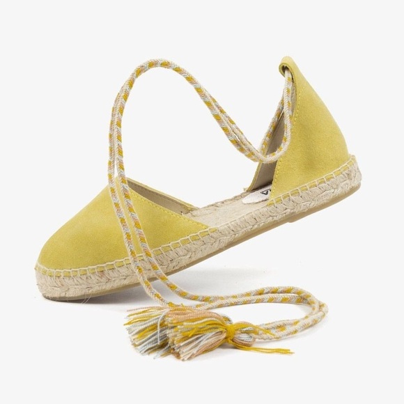 Guanabana VALENCIAN FLAT
WITH POMPOM - YELLOW NWOB - Picture 2 of 9